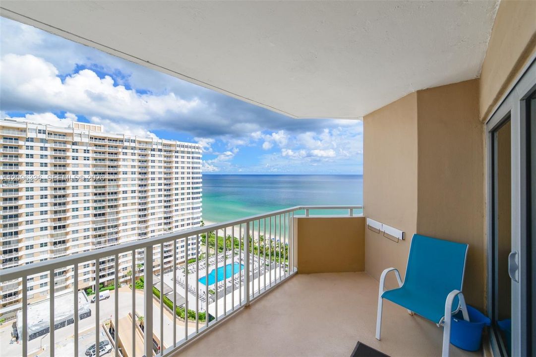 For Rent: $3,500 (1 beds, 1 baths, 870 Square Feet)