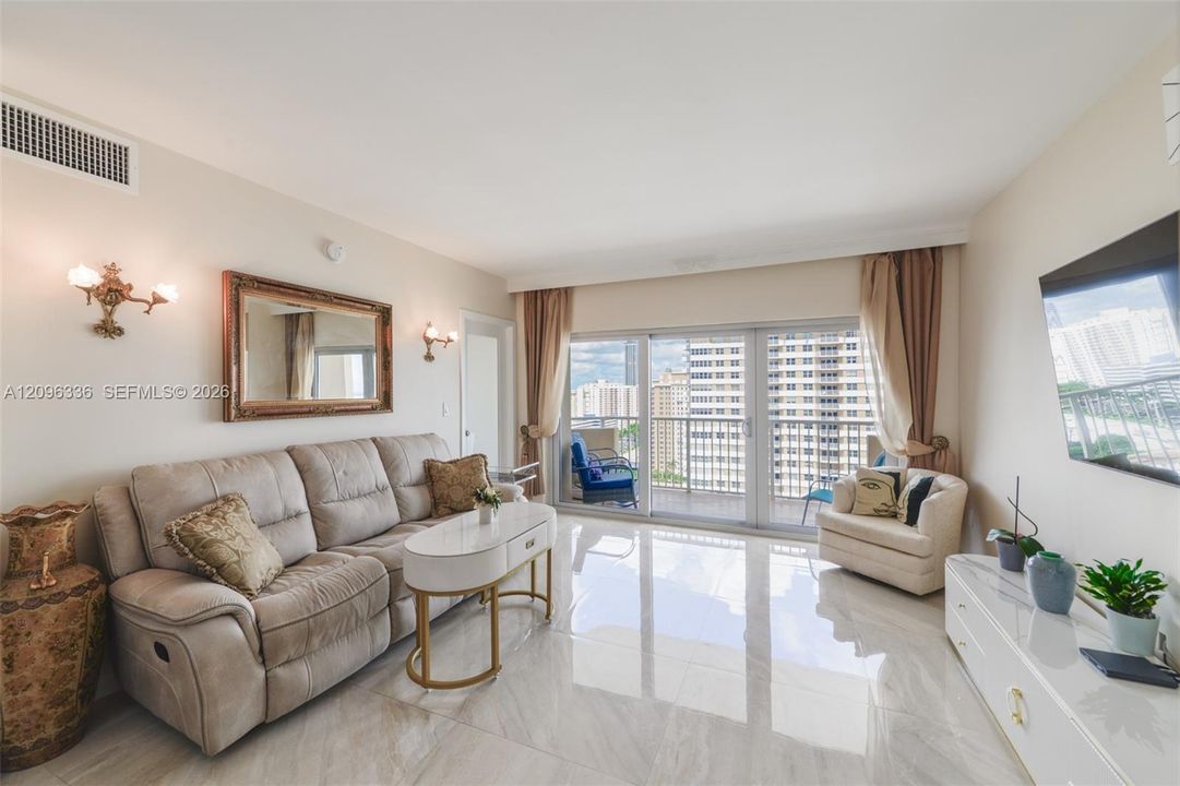 For Rent: $3,500 (1 beds, 1 baths, 870 Square Feet)