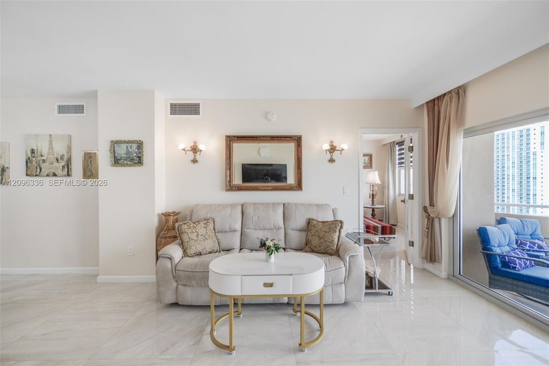 For Rent: $3,500 (1 beds, 1 baths, 870 Square Feet)