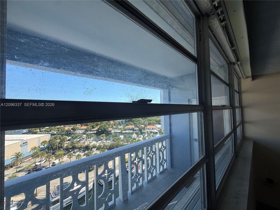 For Sale: $149,000 (1 beds, 1 baths, 778 Square Feet)
