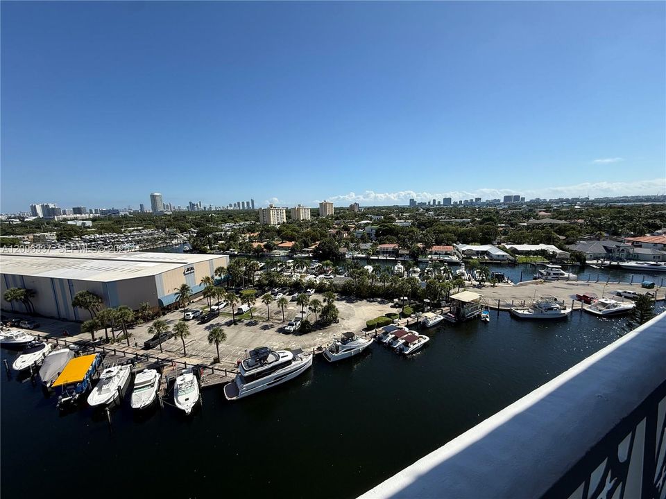 For Sale: $149,000 (1 beds, 1 baths, 778 Square Feet)