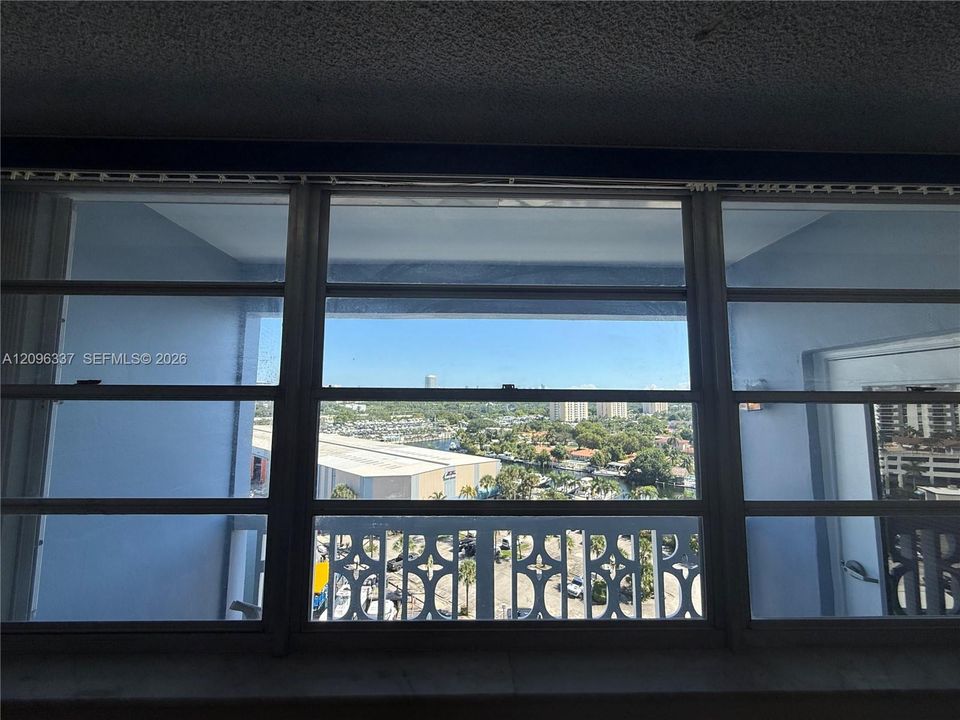 For Sale: $149,000 (1 beds, 1 baths, 778 Square Feet)