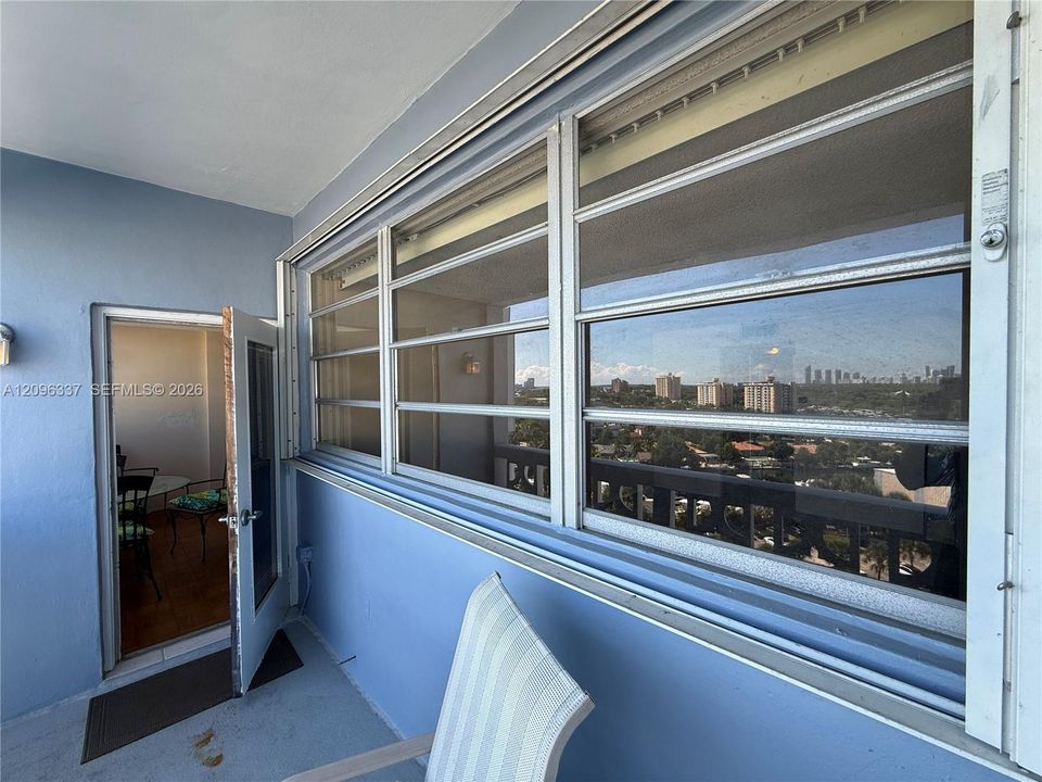For Sale: $149,000 (1 beds, 1 baths, 778 Square Feet)