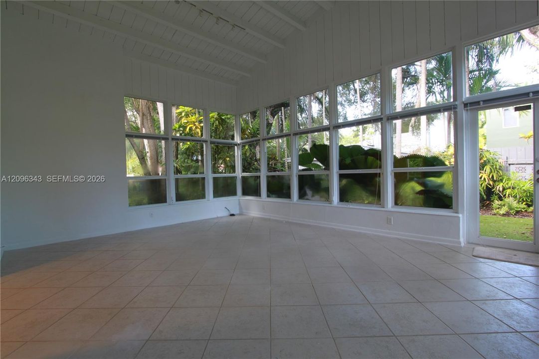 For Rent: $10,500 (2 beds, 1 baths, 1700 Square Feet)