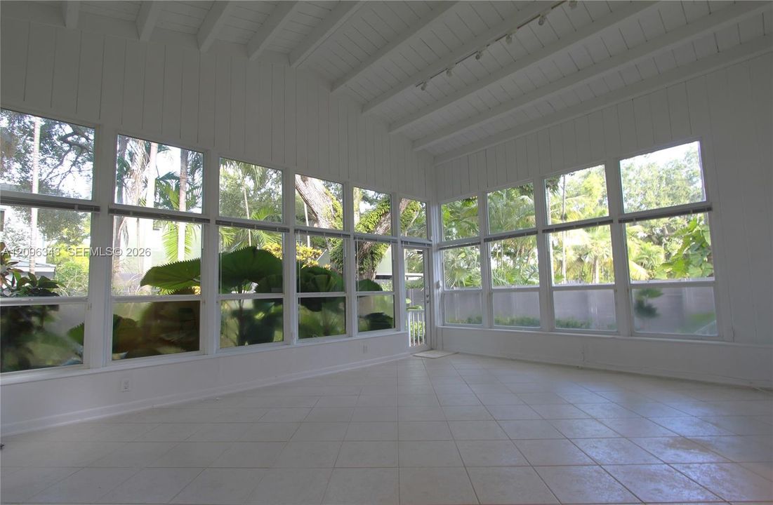 For Rent: $10,500 (2 beds, 1 baths, 1700 Square Feet)