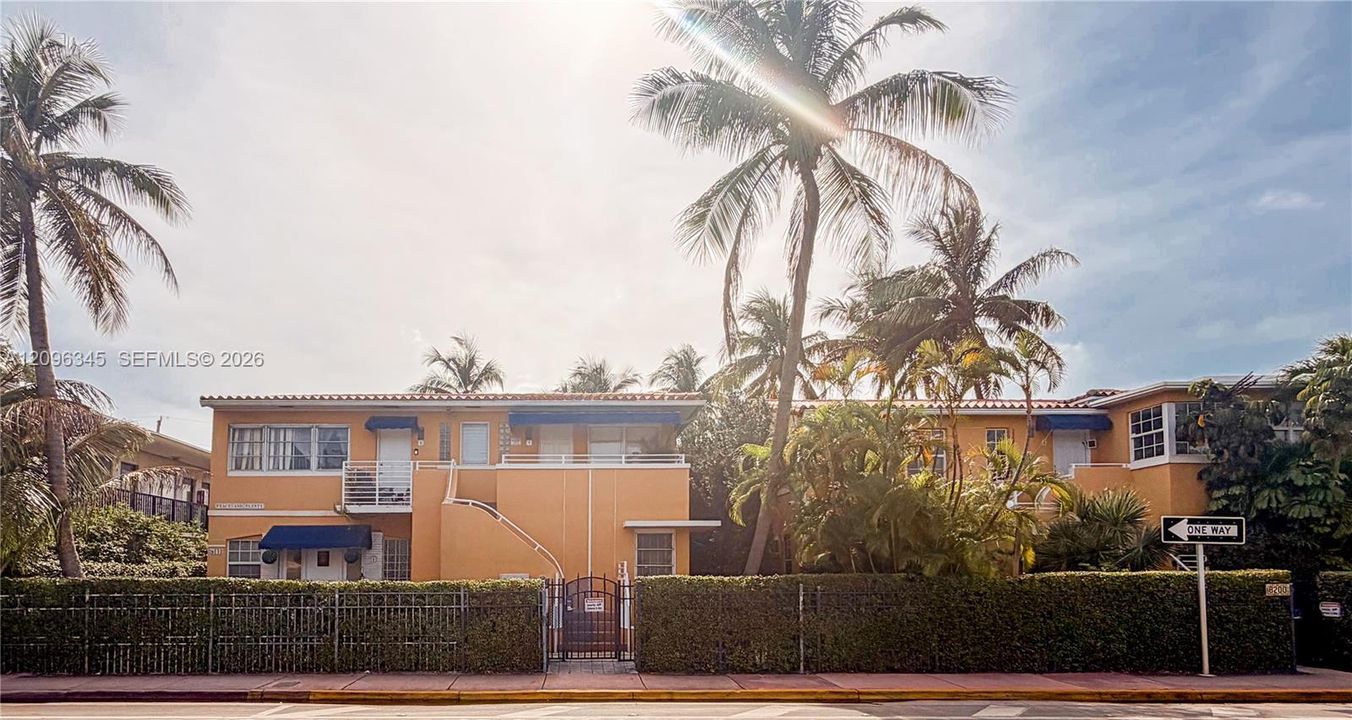 For Rent: $2,095 (2 beds, 1 baths, 800 Square Feet)