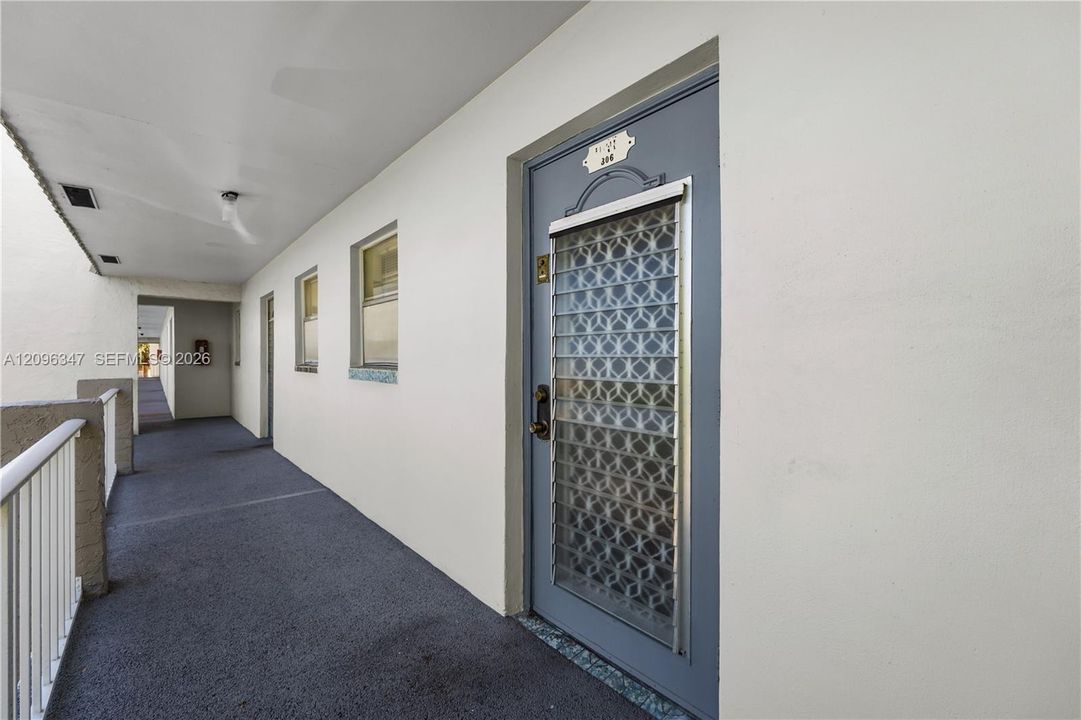 For Sale: $89,000 (1 beds, 1 baths, 640 Square Feet)