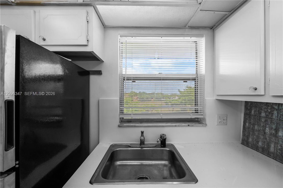 For Sale: $89,000 (1 beds, 1 baths, 640 Square Feet)