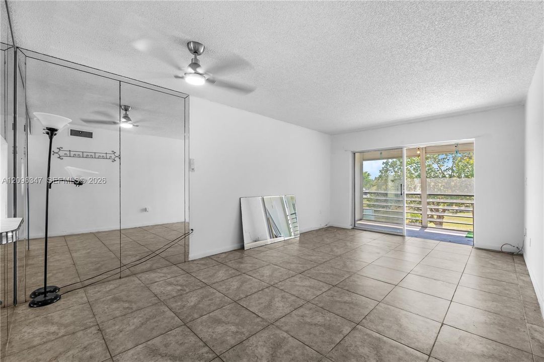 For Sale: $89,000 (1 beds, 1 baths, 640 Square Feet)