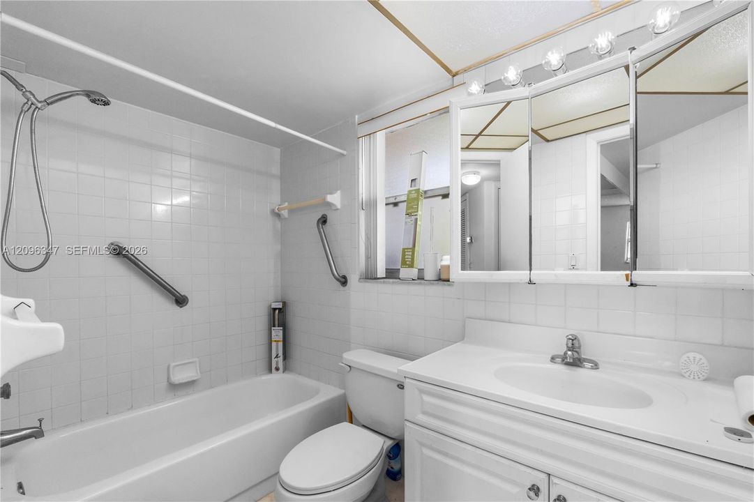 For Sale: $89,000 (1 beds, 1 baths, 640 Square Feet)
