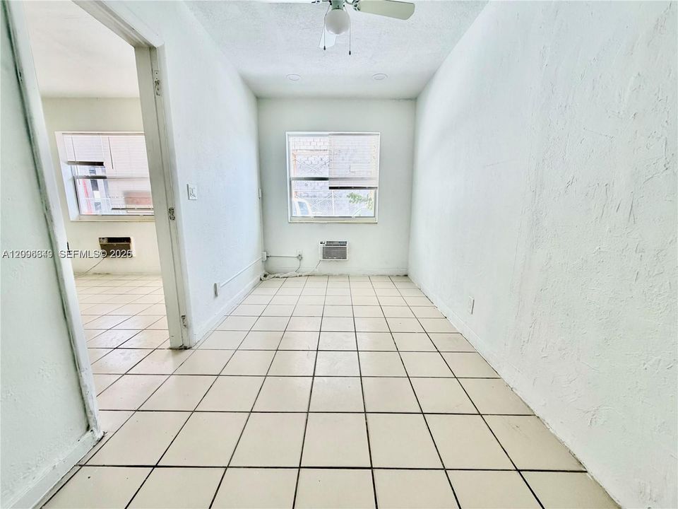 For Rent: $1,450 (1 beds, 1 baths, 550 Square Feet)