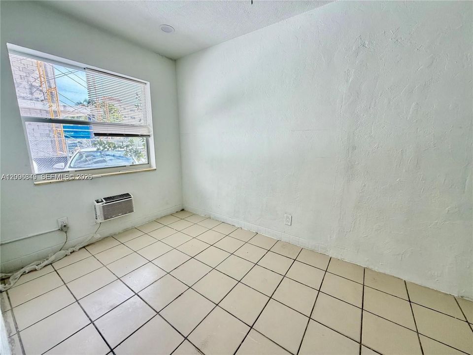 For Rent: $1,450 (1 beds, 1 baths, 550 Square Feet)
