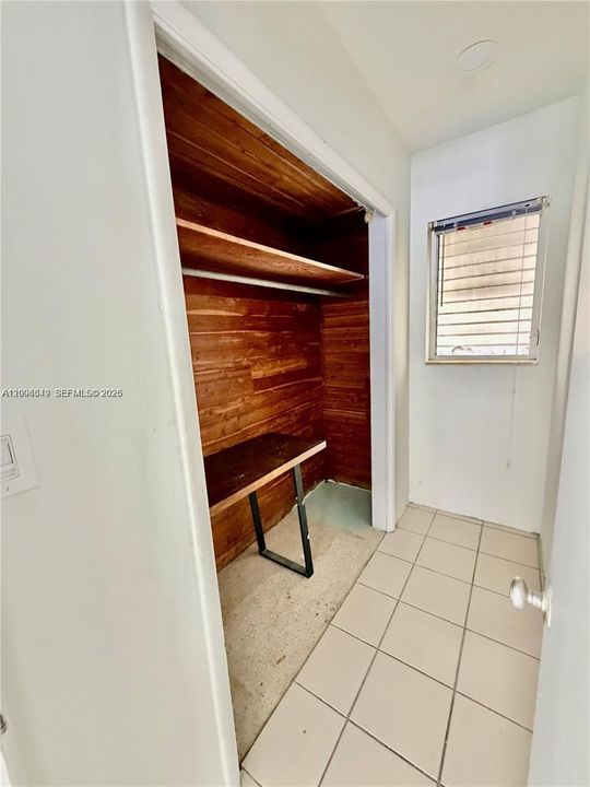 For Rent: $1,450 (1 beds, 1 baths, 550 Square Feet)