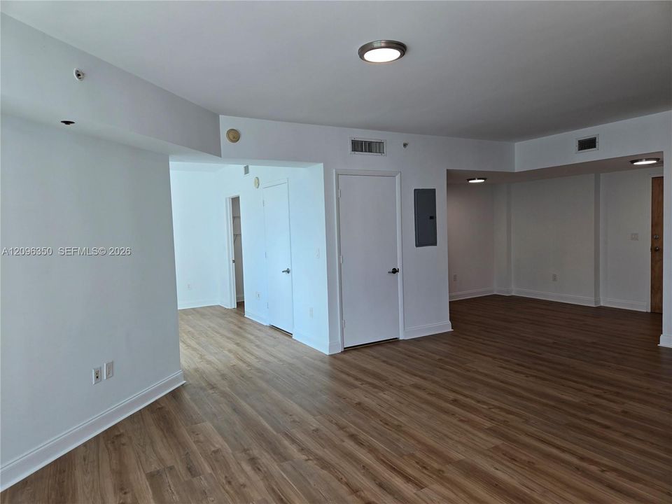 For Rent: $2,800 (1 beds, 1 baths, 768 Square Feet)