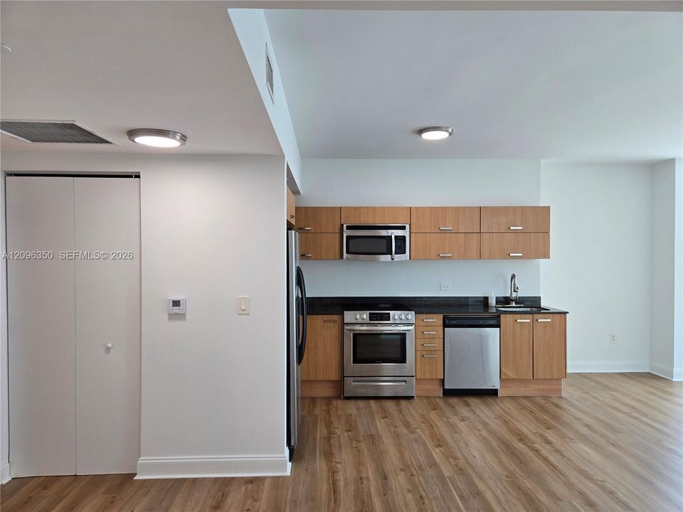 For Rent: $2,800 (1 beds, 1 baths, 768 Square Feet)