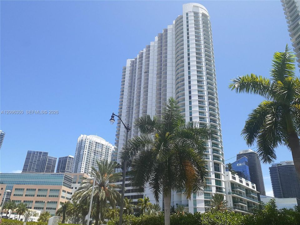 For Rent: $2,800 (1 beds, 1 baths, 768 Square Feet)