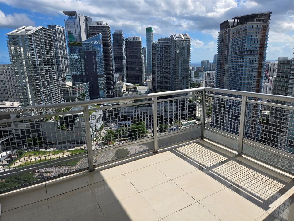 For Rent: $2,800 (1 beds, 1 baths, 768 Square Feet)