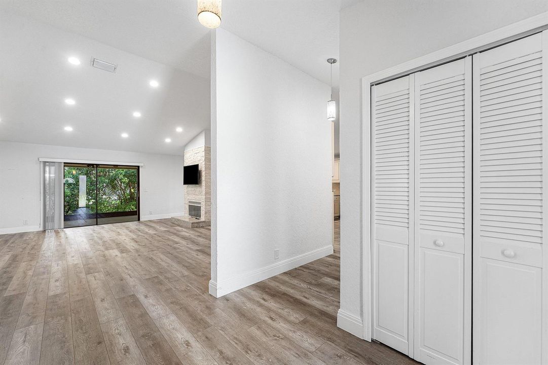 007-13853SheffieldStreet-Wellington-FL-3