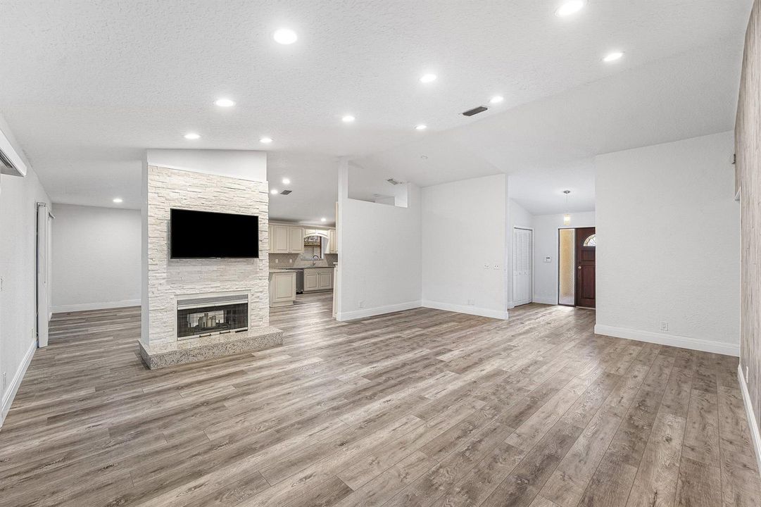 009-13853SheffieldStreet-Wellington-FL-3