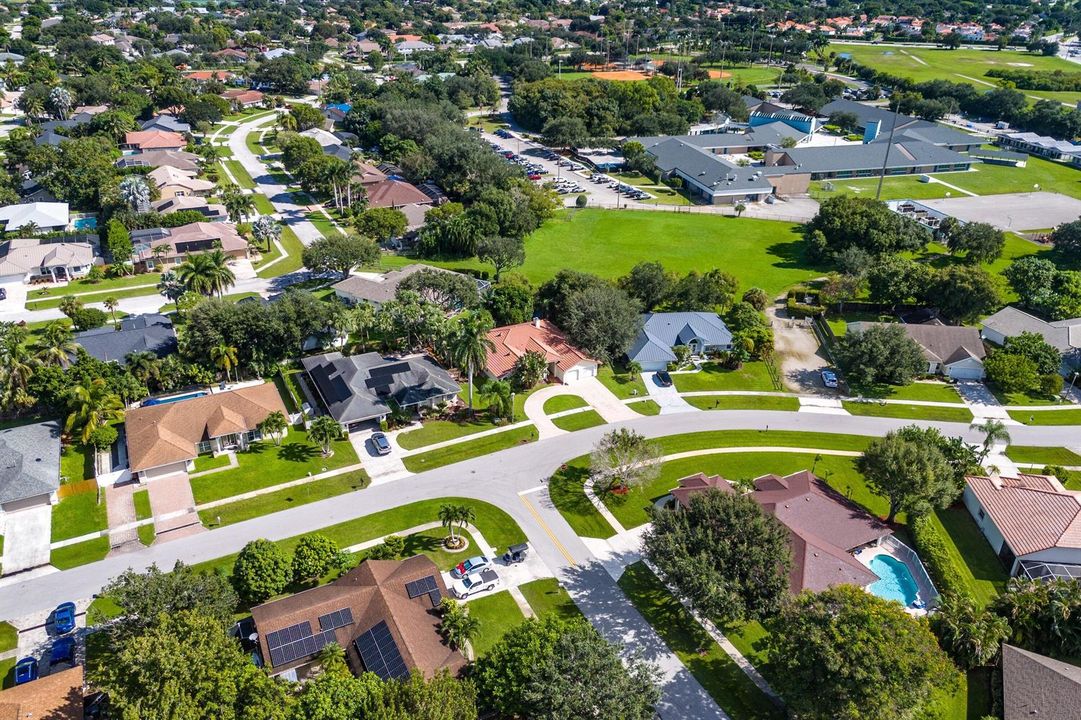 045-13853SheffieldStreet-Wellington-FL-3