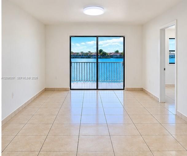 For Rent: $2,395 (2 beds, 2 baths, 819 Square Feet)