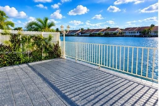 For Rent: $2,395 (2 beds, 2 baths, 819 Square Feet)