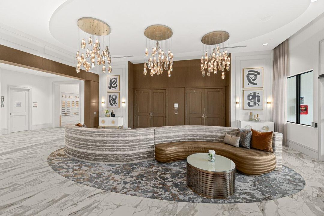 Valencia Grand Amenities