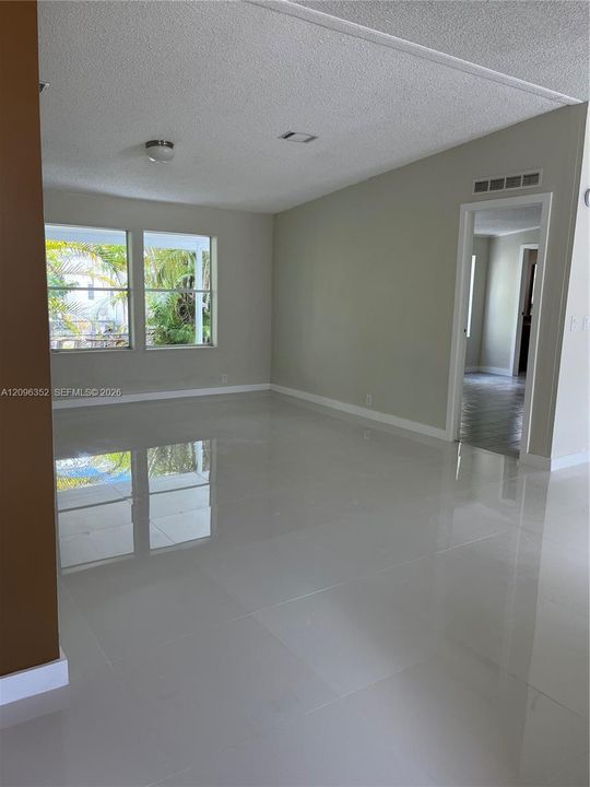 На продажу: $315,000 (4 спален, 2 ванн, 1690 Квадратных фут)