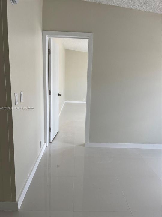 На продажу: $315,000 (4 спален, 2 ванн, 1690 Квадратных фут)