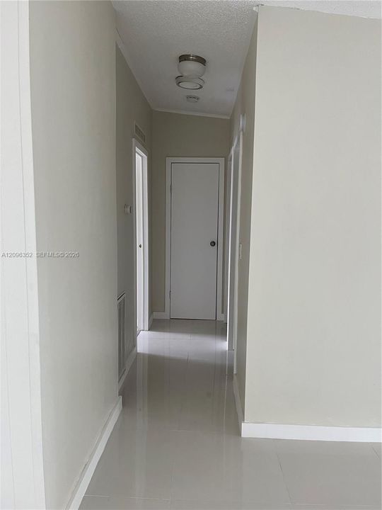 На продажу: $315,000 (4 спален, 2 ванн, 1690 Квадратных фут)