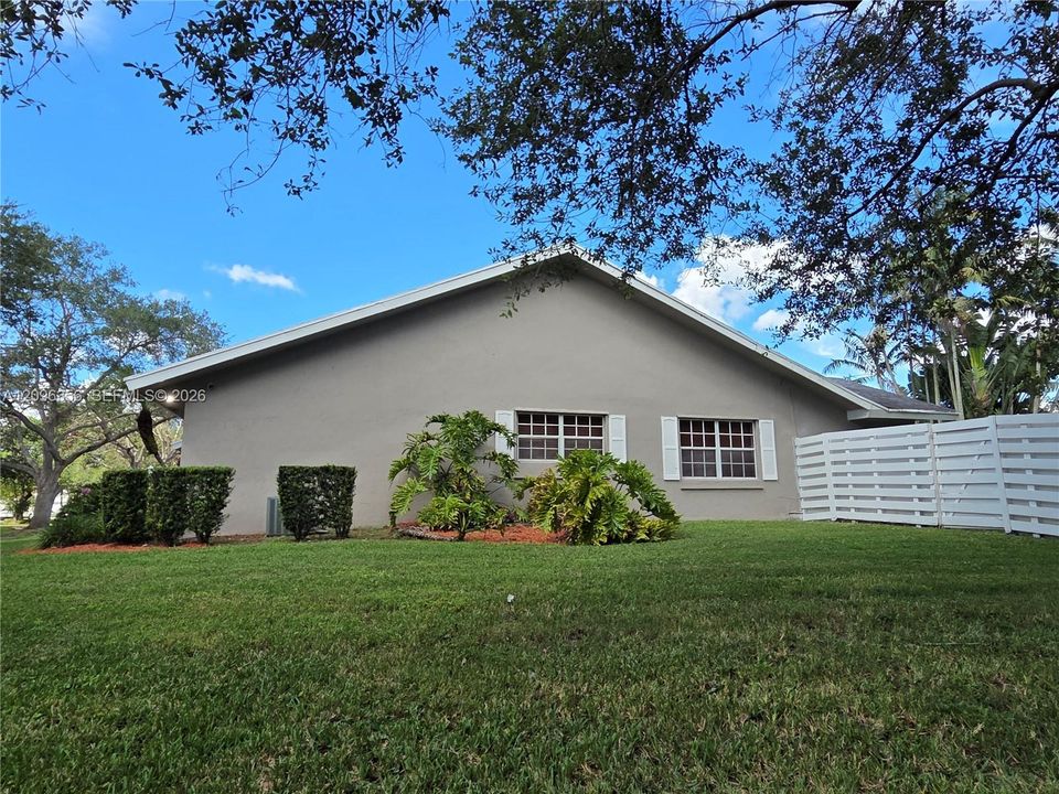 For Rent: $3,750 (4 beds, 2 baths, 2098 Square Feet)