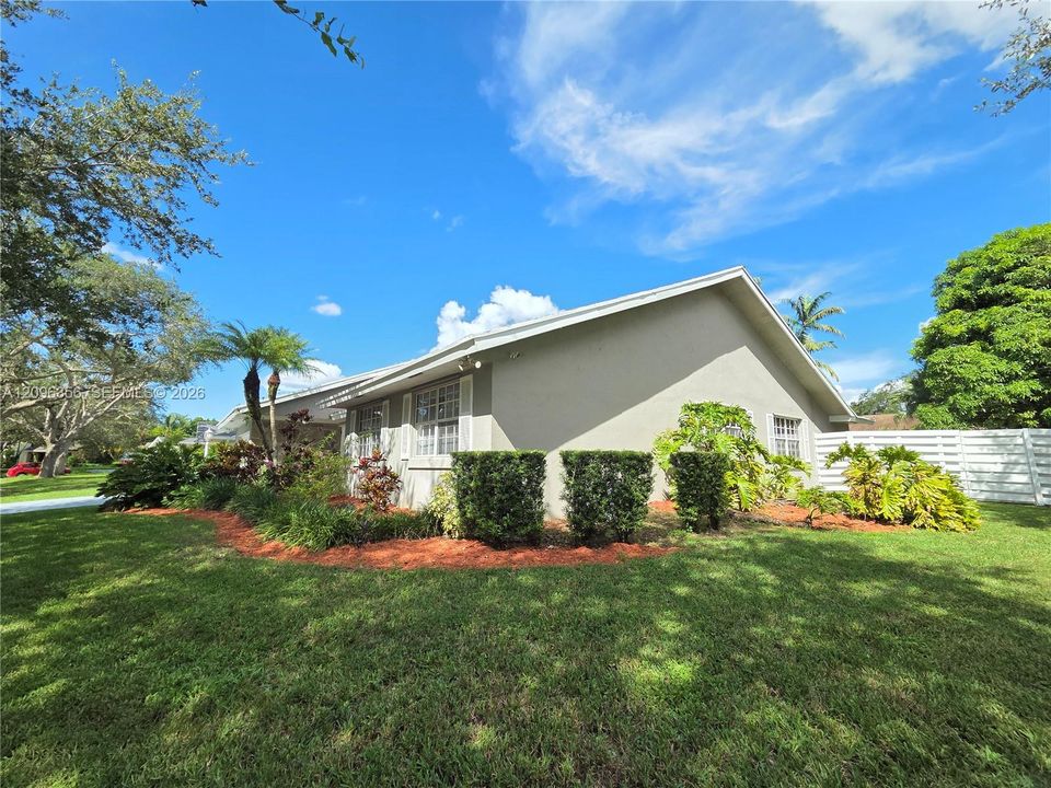 For Rent: $3,750 (4 beds, 2 baths, 2098 Square Feet)
