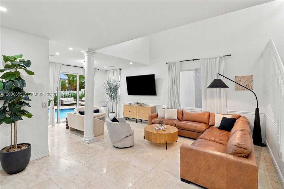 For Sale: $738,000 (4 beds, 2 baths, 2364 Square Feet)