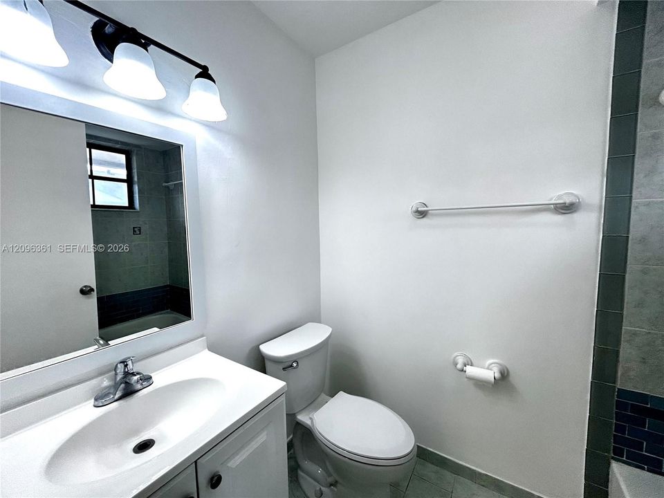 For Rent: $2,450 (2 beds, 2 baths, 958 Square Feet)
