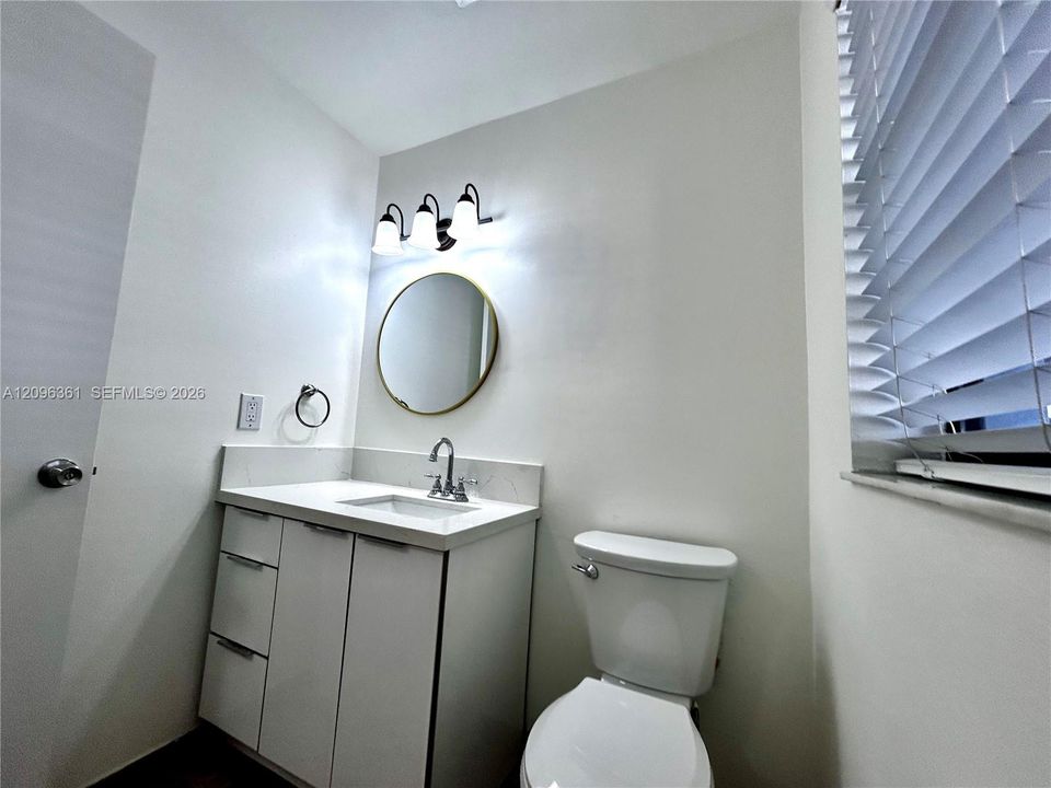For Rent: $2,450 (2 beds, 2 baths, 958 Square Feet)