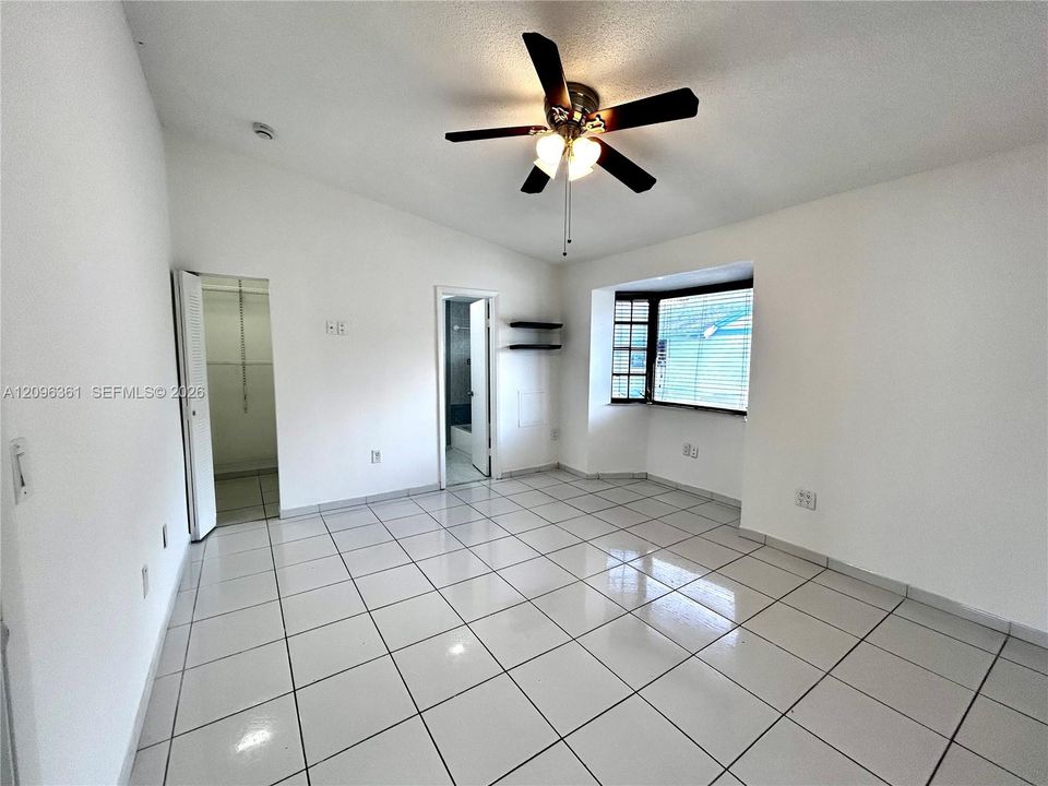 For Rent: $2,450 (2 beds, 2 baths, 958 Square Feet)