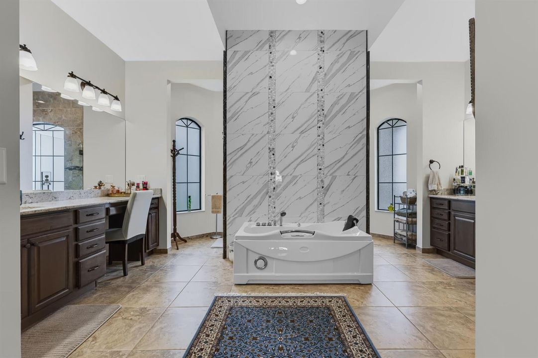 Jacuzzi Tub with Walkthrough Shower