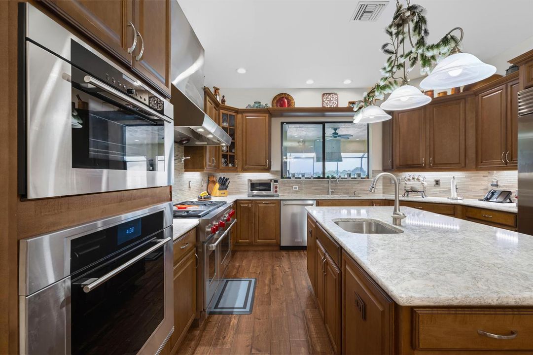 Kitchen Island with Fruit Washing Sink