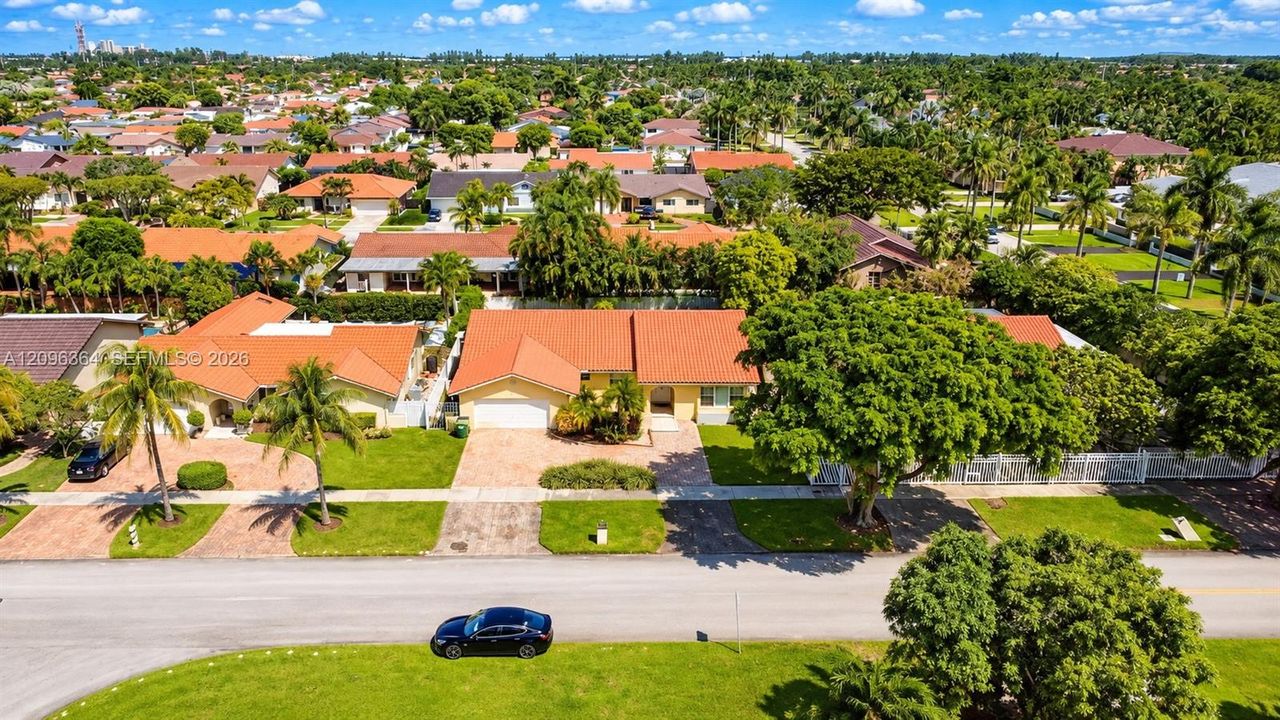For Sale: $879,000 (4 beds, 2 baths, 2293 Square Feet)