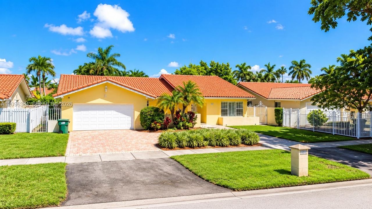For Sale: $879,000 (4 beds, 2 baths, 2293 Square Feet)