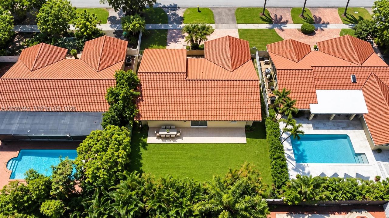 For Sale: $879,000 (4 beds, 2 baths, 2293 Square Feet)