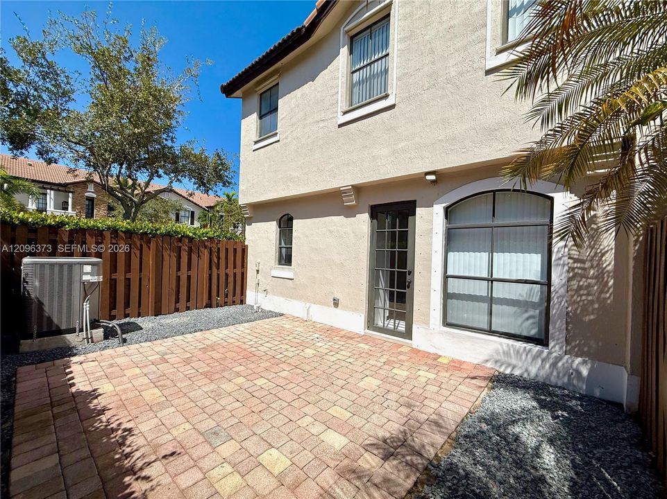 For Sale: $795,000 (5 beds, 3 baths, 2180 Square Feet)