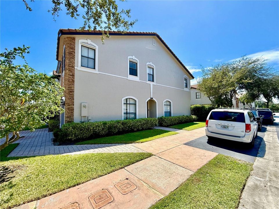 For Sale: $795,000 (5 beds, 3 baths, 2180 Square Feet)