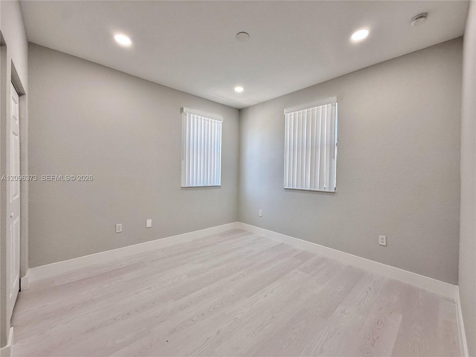 For Sale: $795,000 (5 beds, 3 baths, 2180 Square Feet)