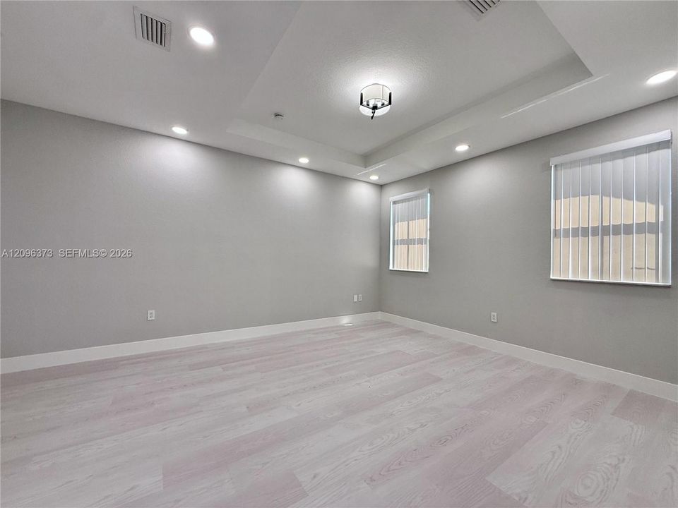 For Sale: $795,000 (5 beds, 3 baths, 2180 Square Feet)