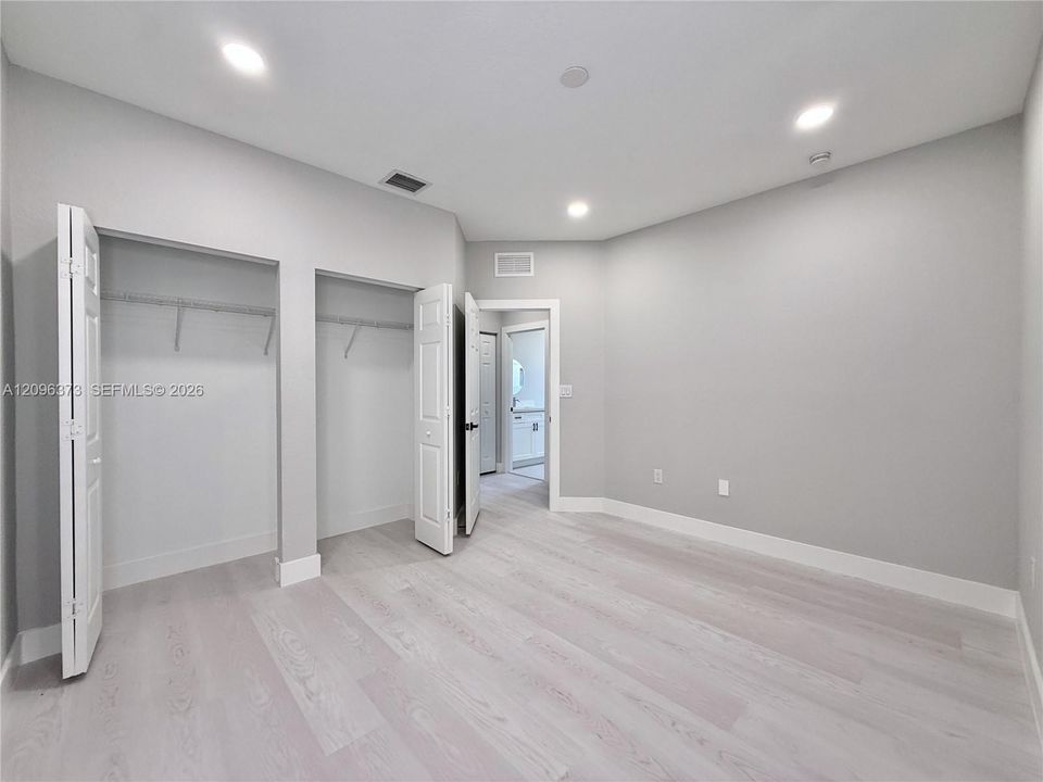 For Sale: $795,000 (5 beds, 3 baths, 2180 Square Feet)