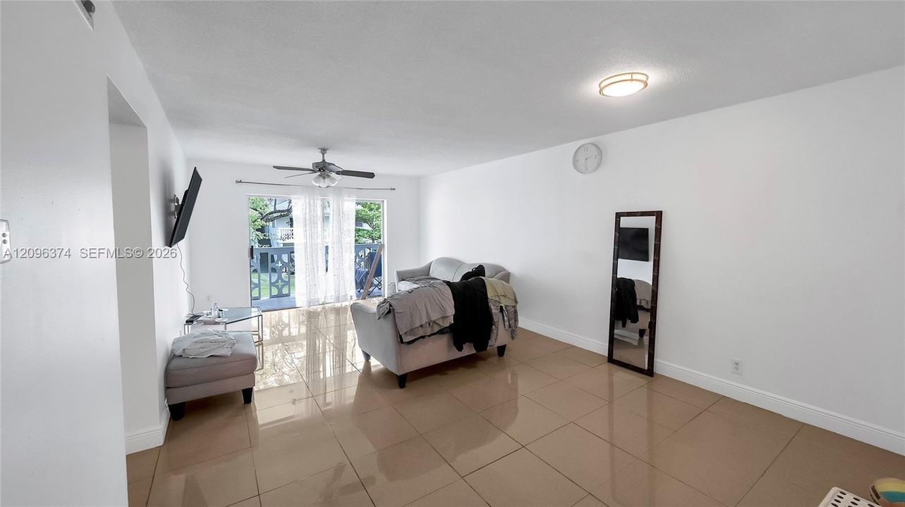 En Venta: $170,000 (2 camas, 2 baños, 899 Pies cuadrados)