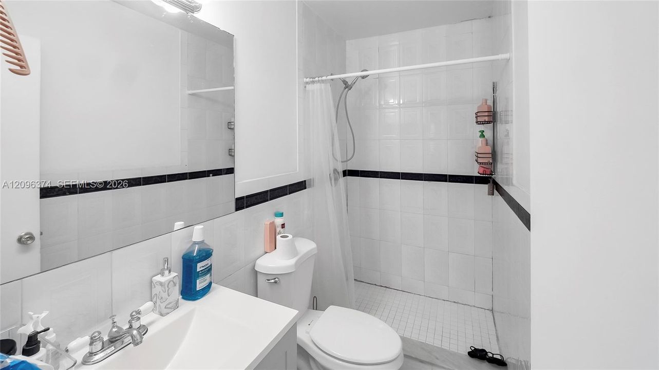 En Venta: $170,000 (2 camas, 2 baños, 899 Pies cuadrados)
