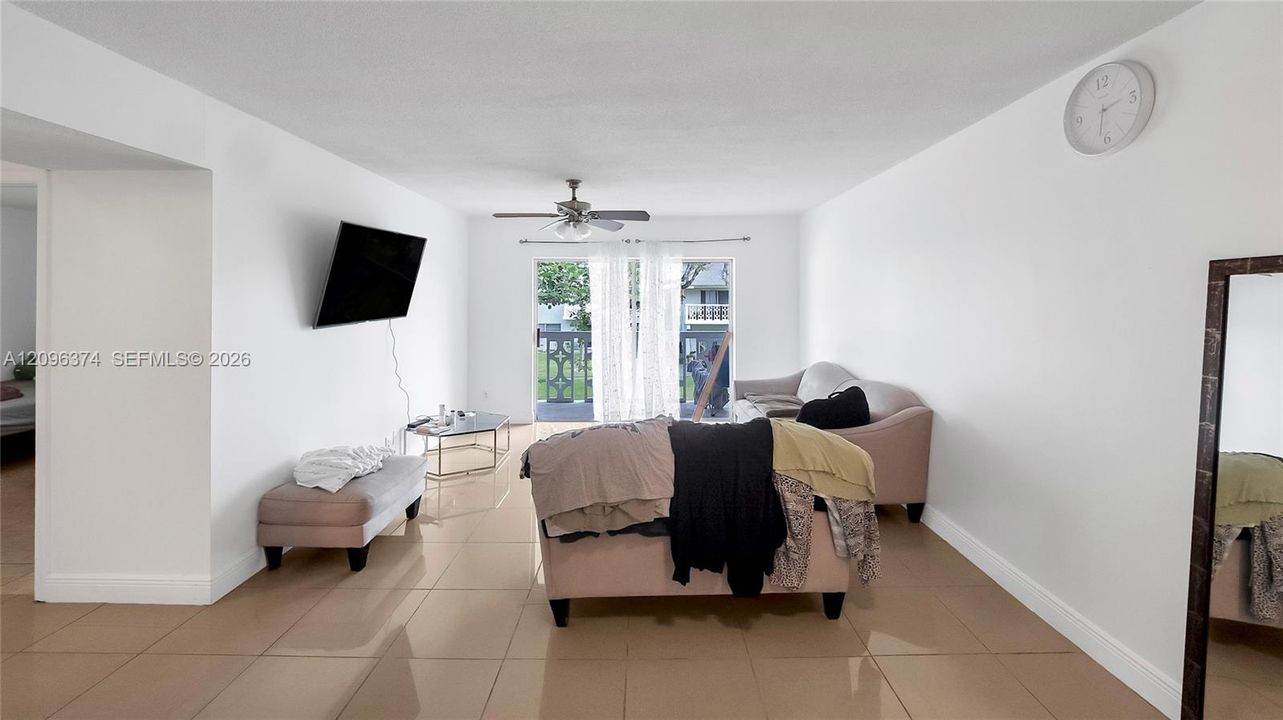 En Venta: $170,000 (2 camas, 2 baños, 899 Pies cuadrados)