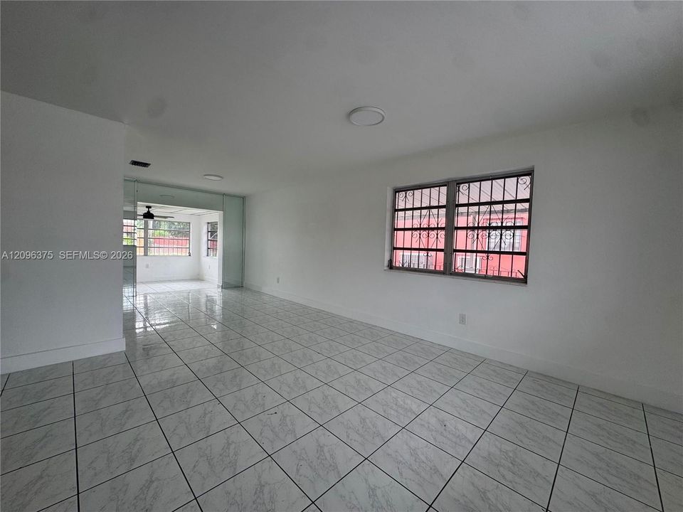 En Renta: $4,500 (5 camas, 3 baños, 2020 Pies cuadrados)